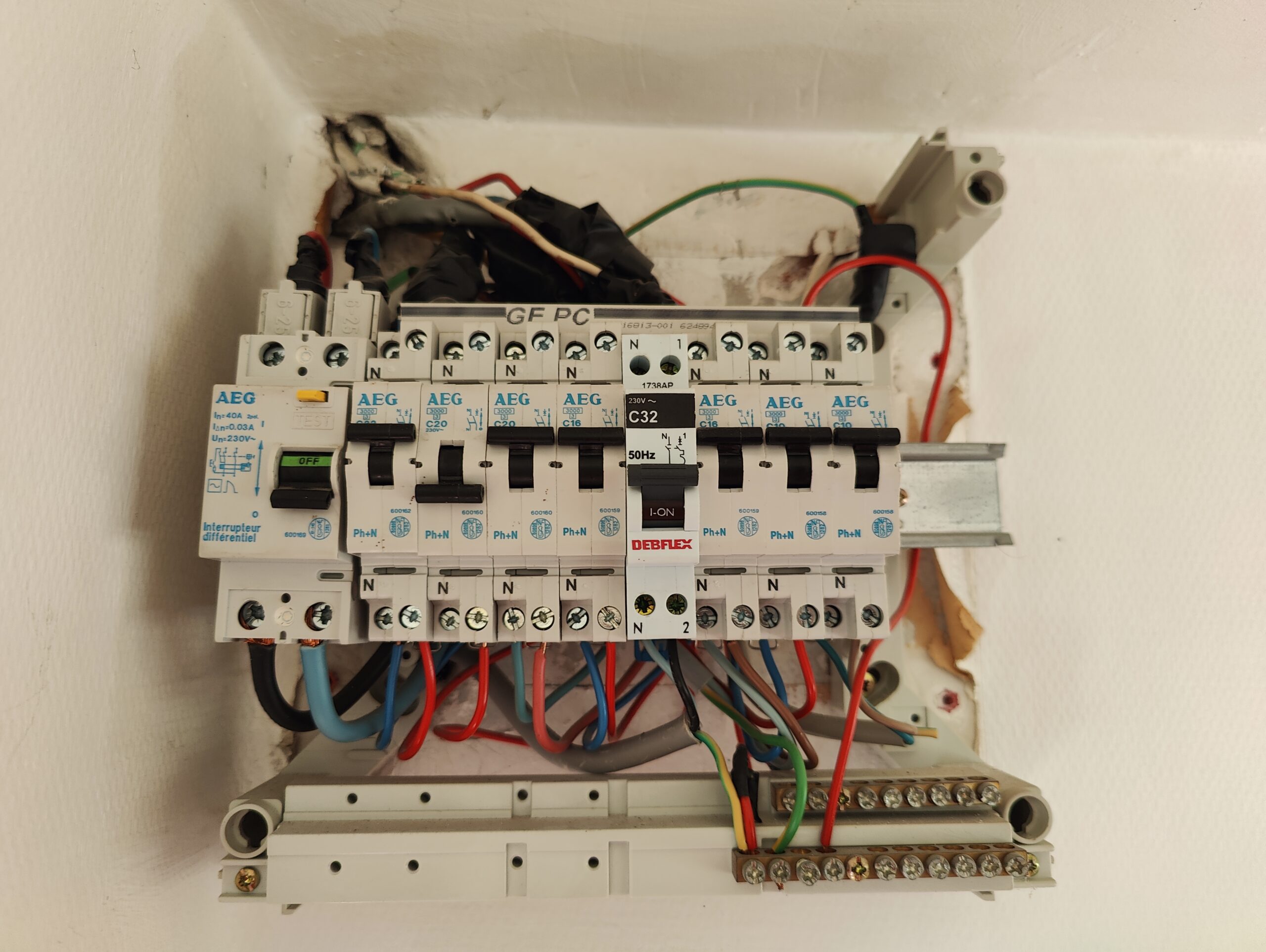 thermostat airzone tableau ancien dangereux remise aux normes renovation