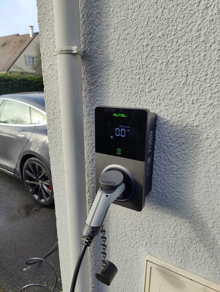 OuestOhm : Installation multi-borne IRVE pour parkings d'entreprise borne recharge IRVE sainte luce
