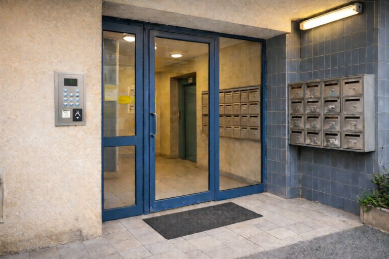 OuestOhm : Installation multi-borne IRVE pour parkings d'entreprise